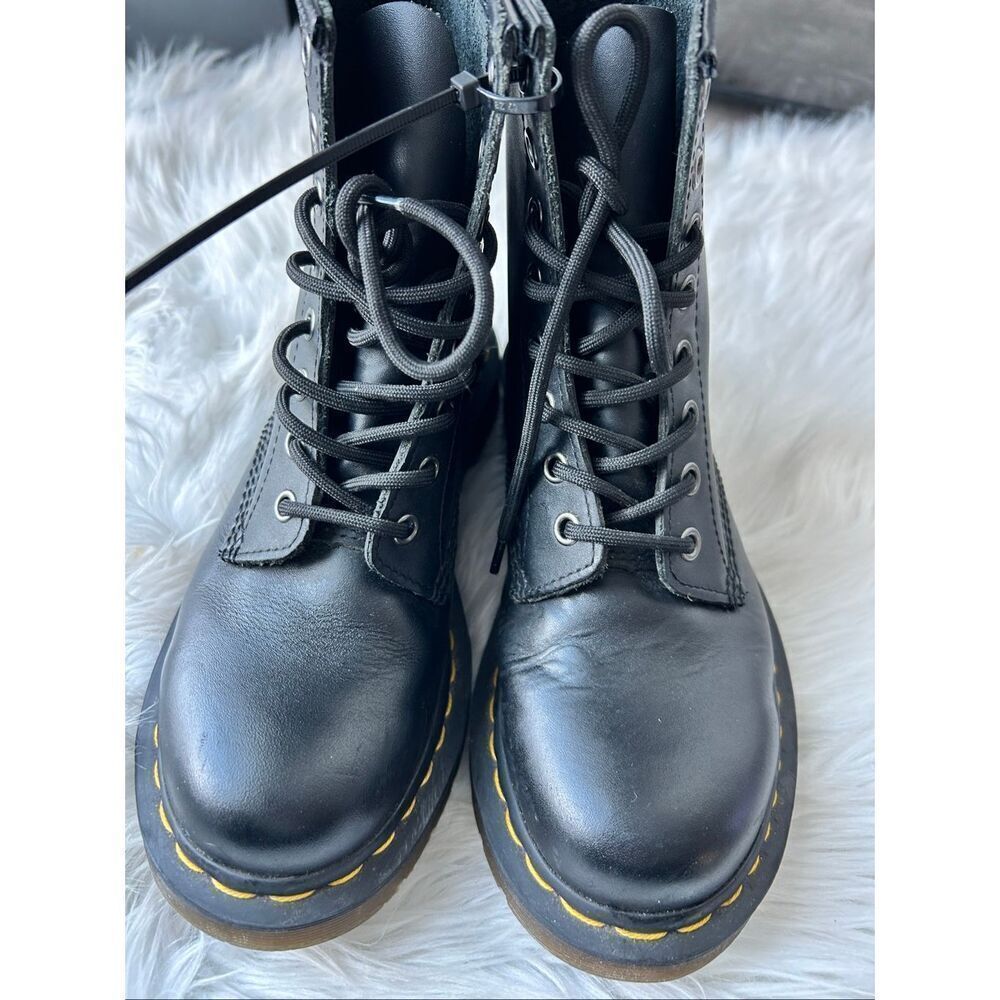 Dr martens Smooth Leather Lace Up Boots black size 7
